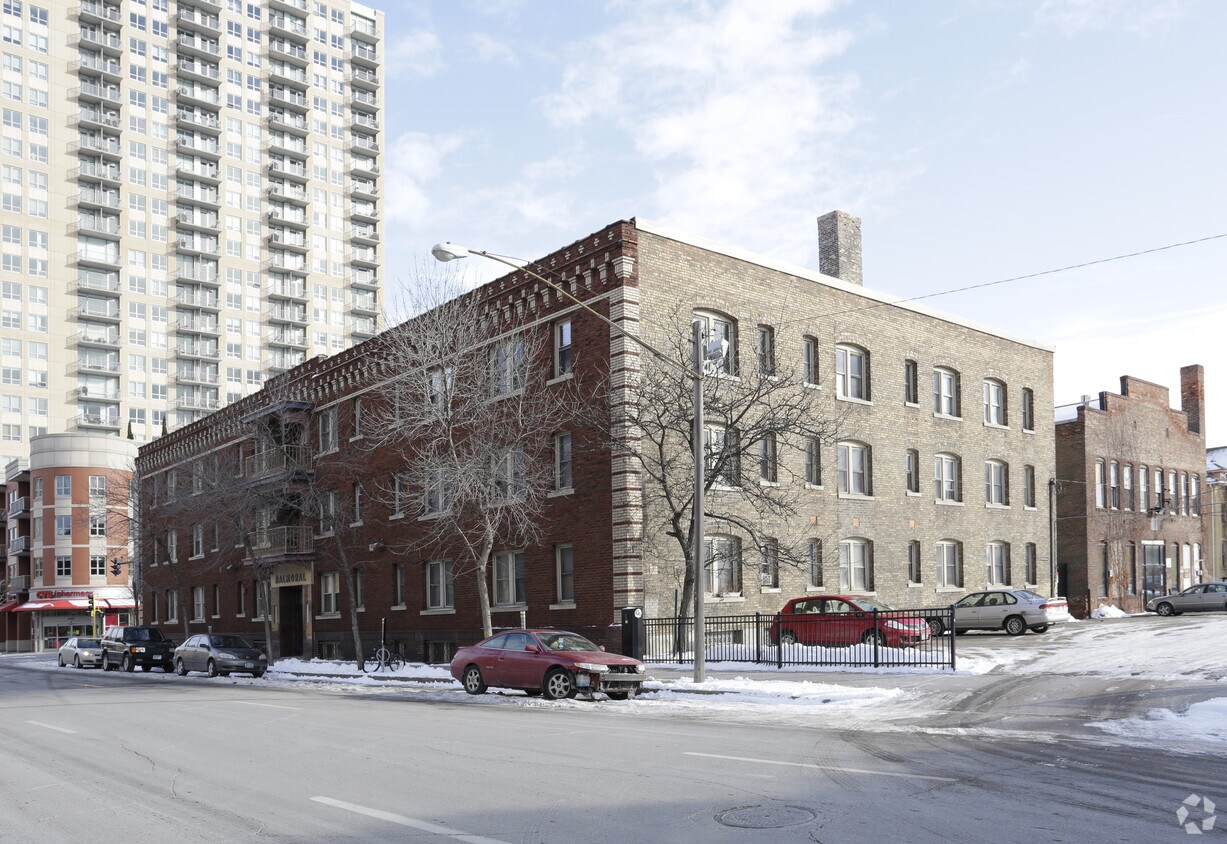 The Balmoral Apartments in Minneapolis, MN