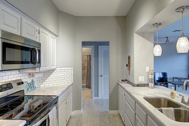 Foto del edificio - 15302 Bonasse Ct