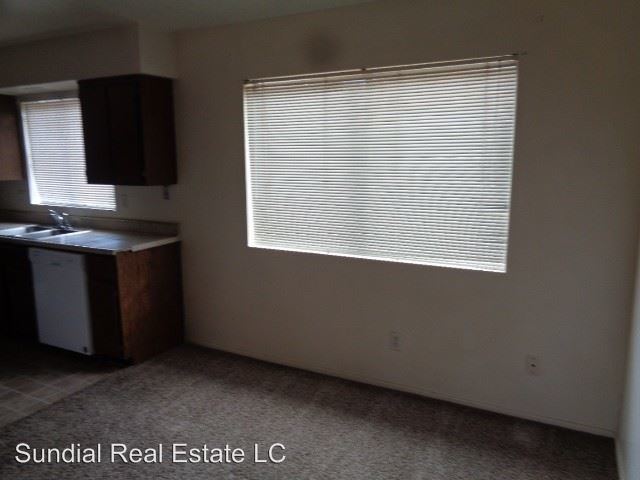 Building Photo - 705 N Arrowhead Dr
