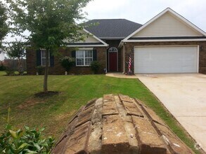Building Photo - 715 Sark Dr