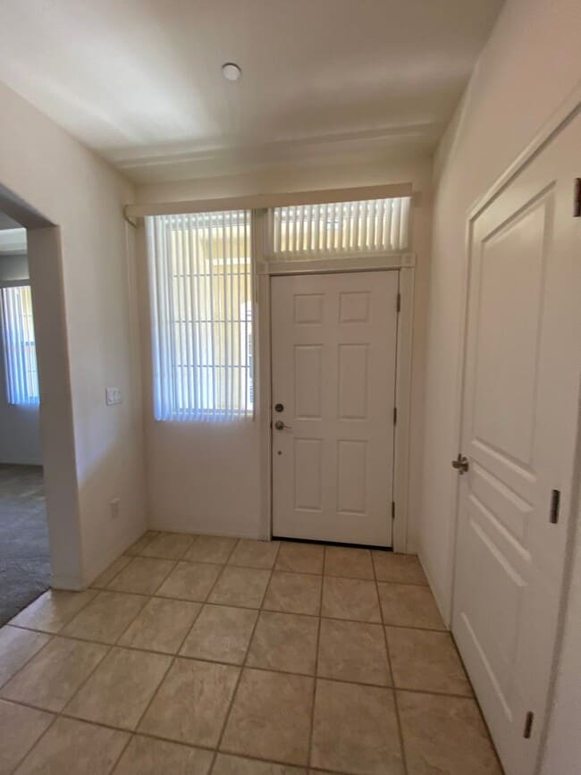 Building Photo - Beautiful Somerset Single Story Townhome N...