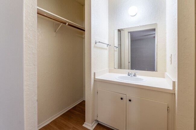 Foto del edificio - College Park Apartments