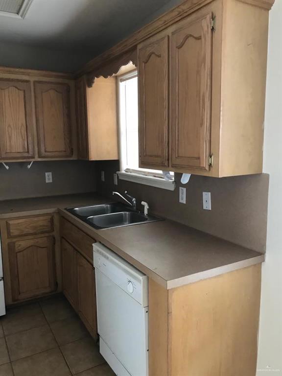 Building Photo - 417 La Mancha Dr