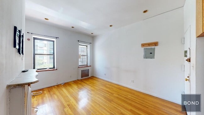 Building Photo - 1413 Second Avenue