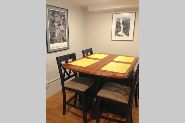 Kitchen eat-in area - 1880 Bluebell Ave