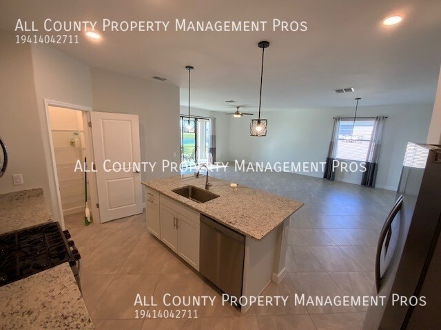 Building Photo - Lakewood Ranch/Open Concept/Lake Front/Gat...