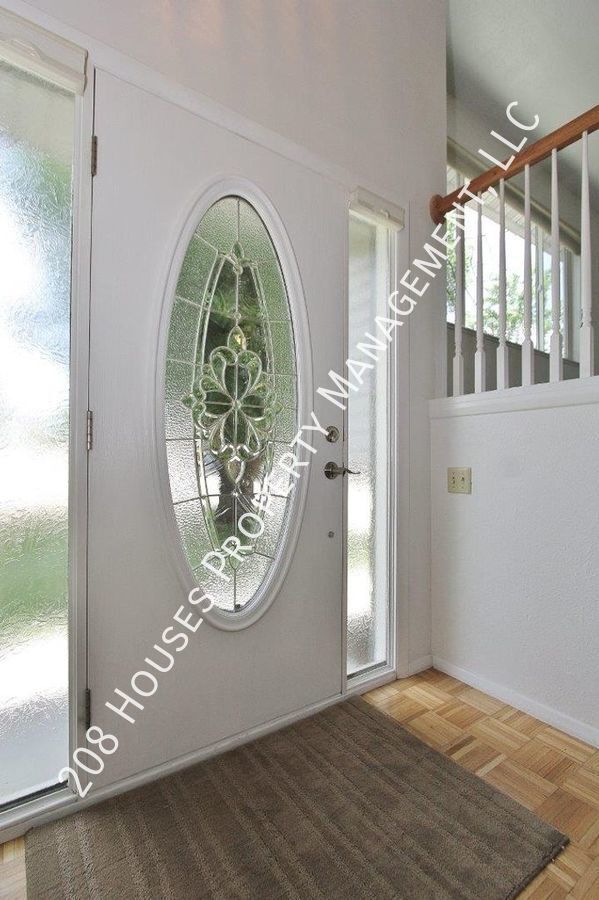 Building Photo - Charming Home on Quiet Cul-de-sac
