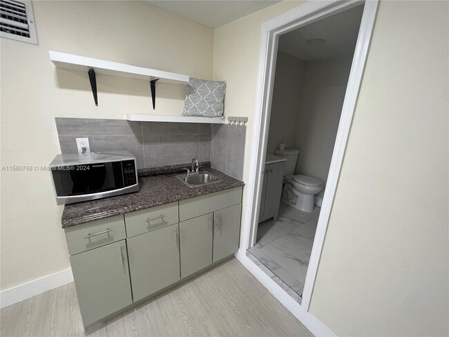 Foto del edificio - 582 E 18th St