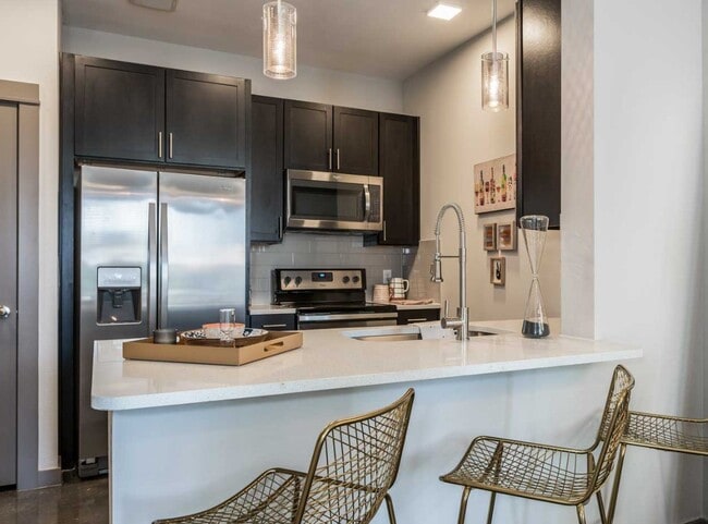 Building Photo - 1111 N Durham Dr