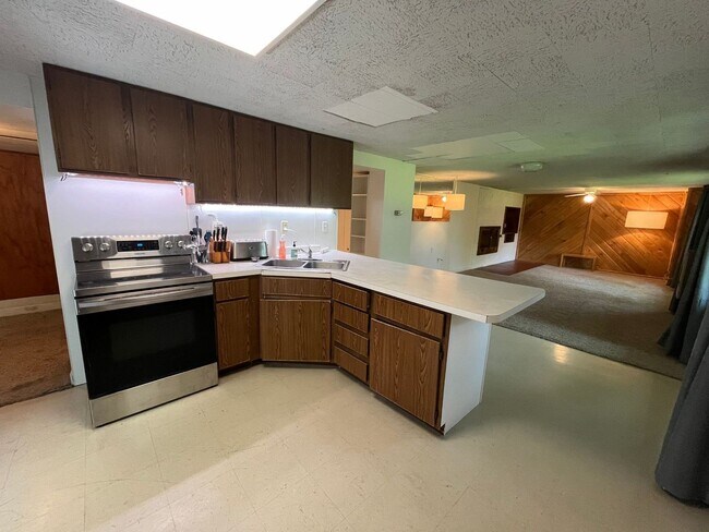 Building Photo - 408 Leicester Ave, Duluth, MN 55803