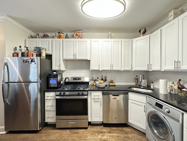 Building Photo - 912 Green Bay Rd