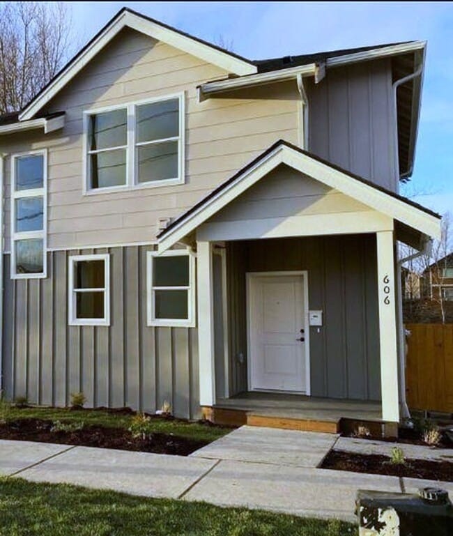 Building Photo - 608 Telegraph Rd