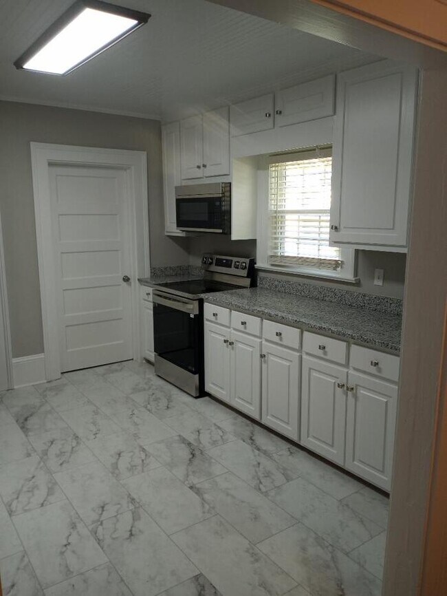 Foto del edificio - 3 bedrooms 2 Bathrooms