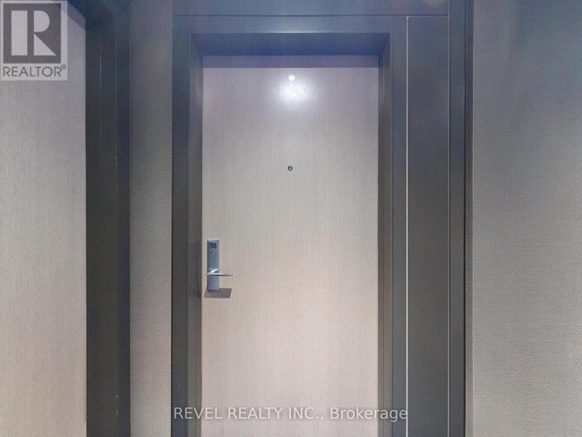 Building Photo - 357 King St W