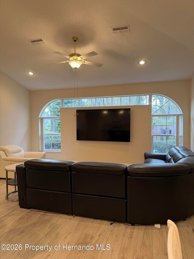 Building Photo - 9448 Tooke Shore Dr