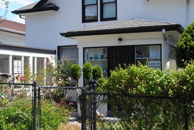 Photo - 1730 Dexter Ave N Apartment