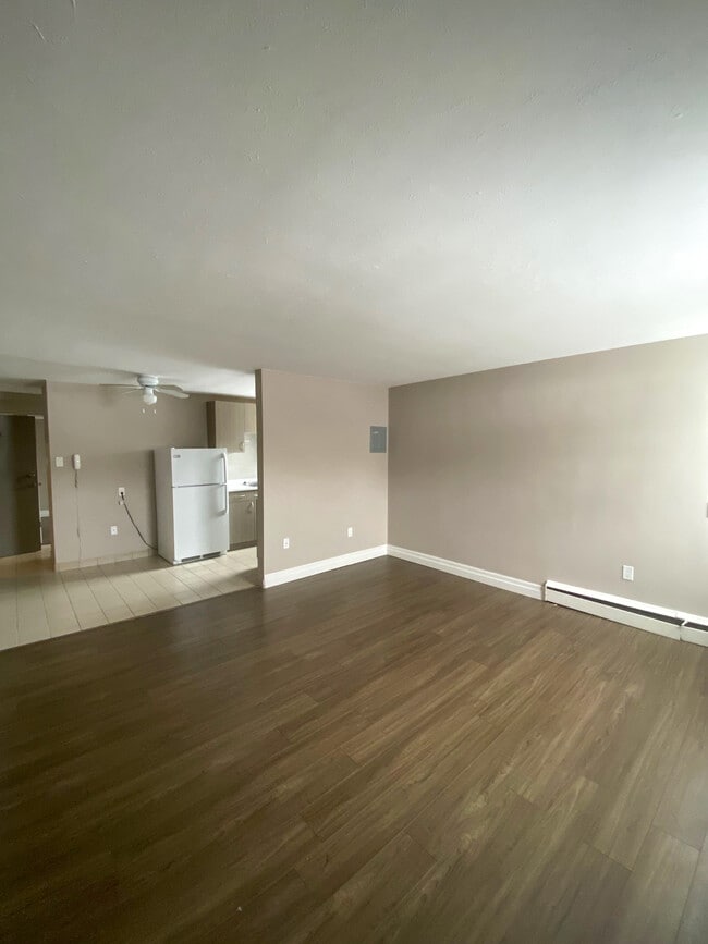 Photo du bâtiment - ONE BEDROOM APARTMENT ON TRAFALGAR ST., BESIDE KIWANIS PARK