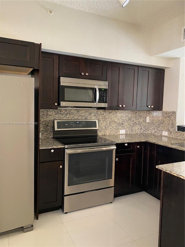 Foto del edificio - 2961 NE 185th St