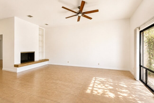 Building Photo - 322 E Huntington Dr