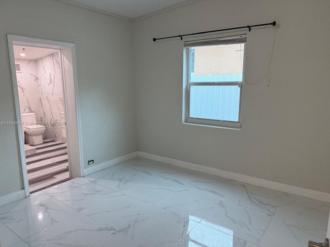 Foto del edificio - 1295 NW 122nd St