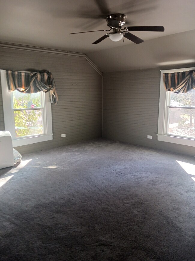 Foto del edificio - 323 Sortwell St