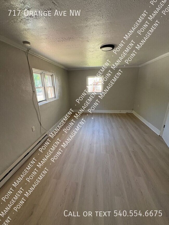 Foto del edificio - 717 Orange Ave NW