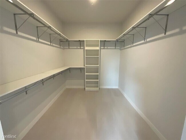 Building Photo - 3 br, 2 bath House - 9820 SW 183rd St # 307