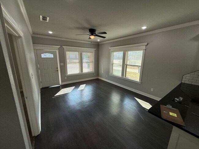 Foto del edificio - 3-bed, 2-bath built in 2022!