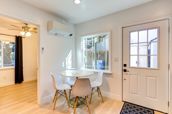 Building Photo - 1143 Woodside Dr