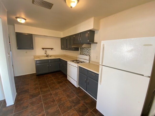 Building Photo - 127 El Rancho Dr