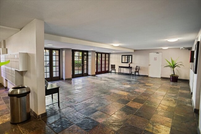 Foto del edificio - 1339 N Columbus Ave