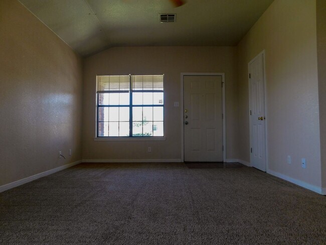 Building Photo - 5210 Daybreak Dr
