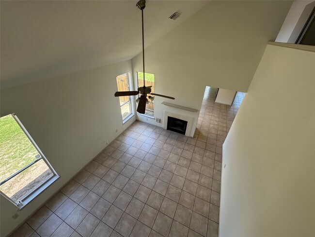 Foto del edificio - 6810 Creek Village Dr