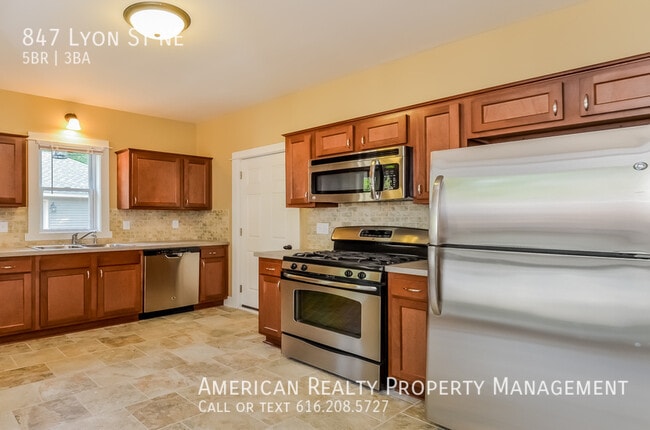 Foto del edificio - 847 Lyon St NE