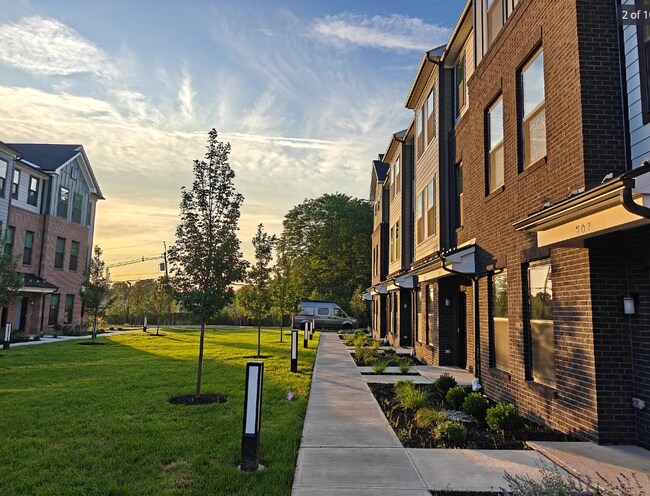 Foto del edificio - 806 Sadie Cir