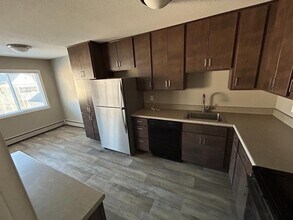 Building Photo - 410 6th St SE