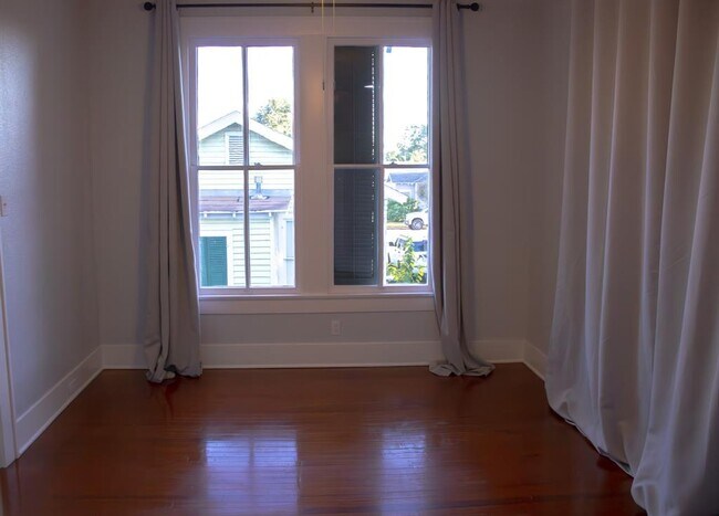 Building Photo - 4718 Avenue Q 1/2