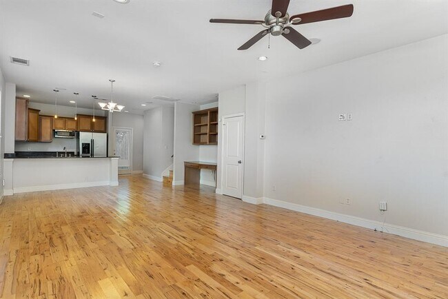 Foto del edificio - 5217 Richard Ave