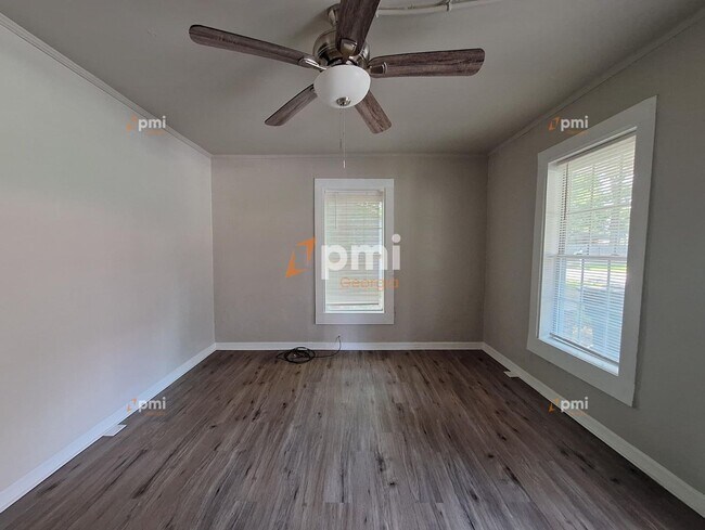 Building Photo - 122 Irwin St