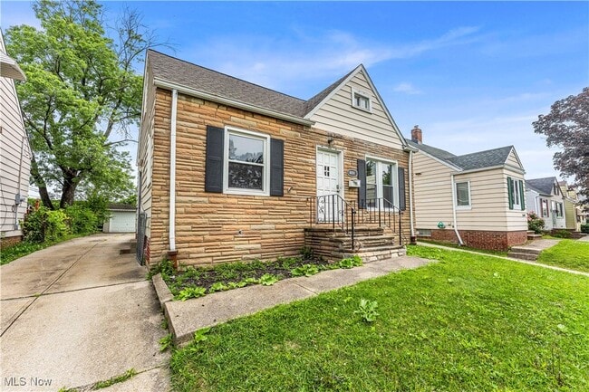 Building Photo - 15605 Benhoff Dr