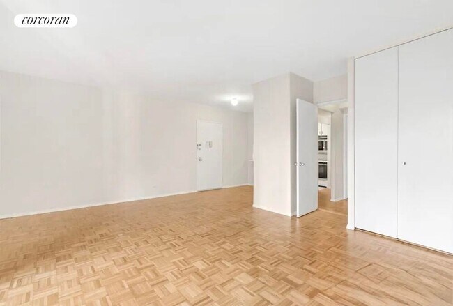 Foto del edificio - 200 Rector Pl