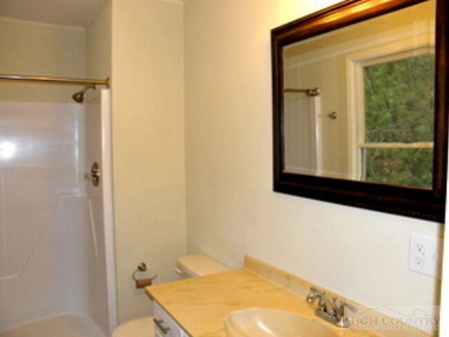 Foto del edificio - 3/2.5 Spacious Split Level in Lansing