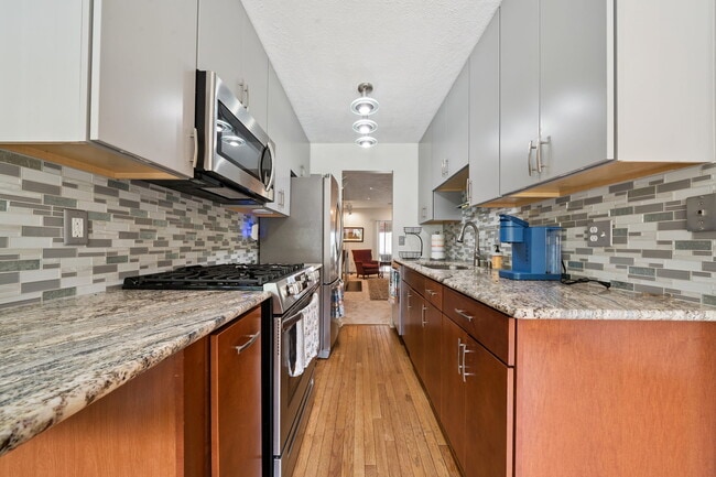 Building Photo - 804 Fairways Dr
