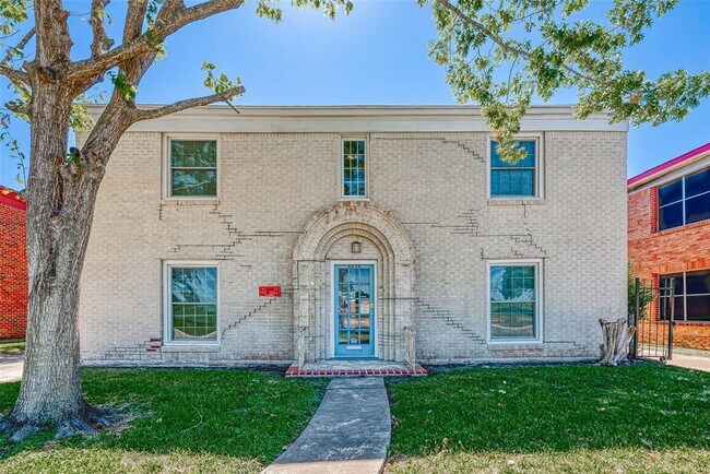 Building Photo - 6630 Lawndale St