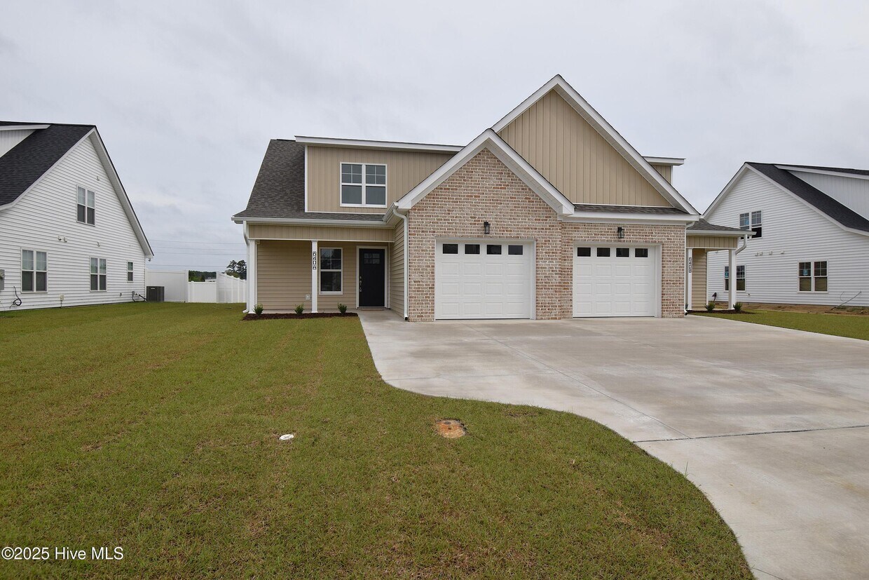 Foto principal - 640 Abigail Taylor Dr