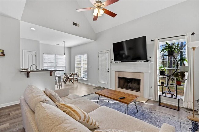 Building Photo - 293 Jordan St SE