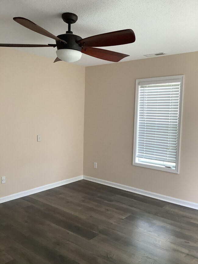 Foto del edificio - 6901 Daybreak Ln