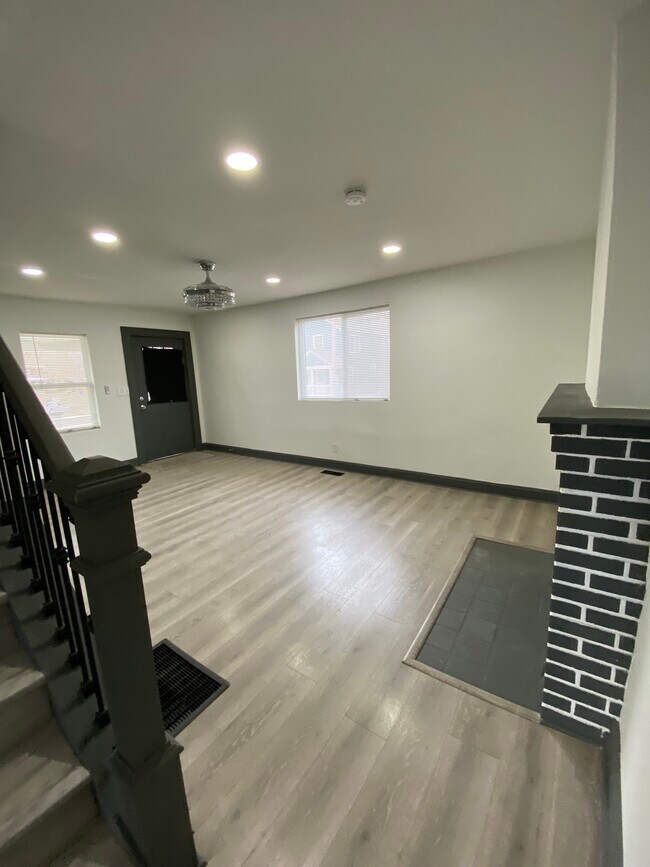 Foto del edificio - 1275 E Kossuth St