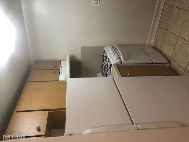 Building Photo - Studio, 1 bath  - 10311 68th Dr