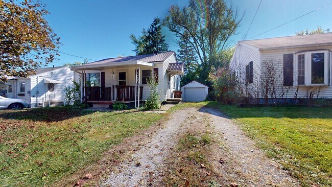 Foto del edificio - Cute Single story ranch with basement, 1 c...